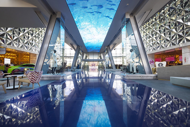 6._Your_Perfect_Travel_-_Planet_Hollywood_Cancun_Lobby_800.jpg